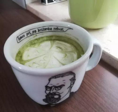 Zeleni čaj s matchom i mlijekom