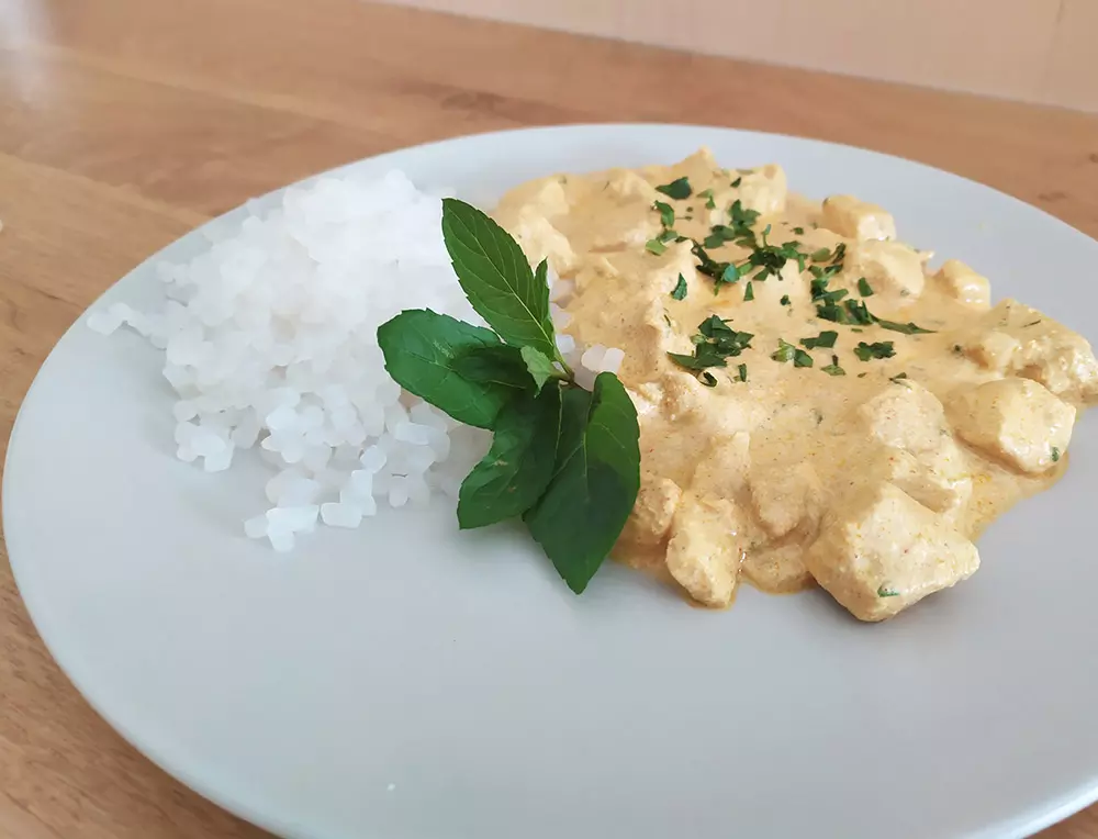 Pileći curry s rižom bez uh