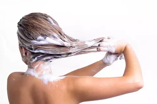 10 najčešćih pogrešaka kod pranja kose i kako ih ispraviti
