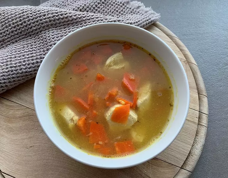 Pileća juha s kvinojom
