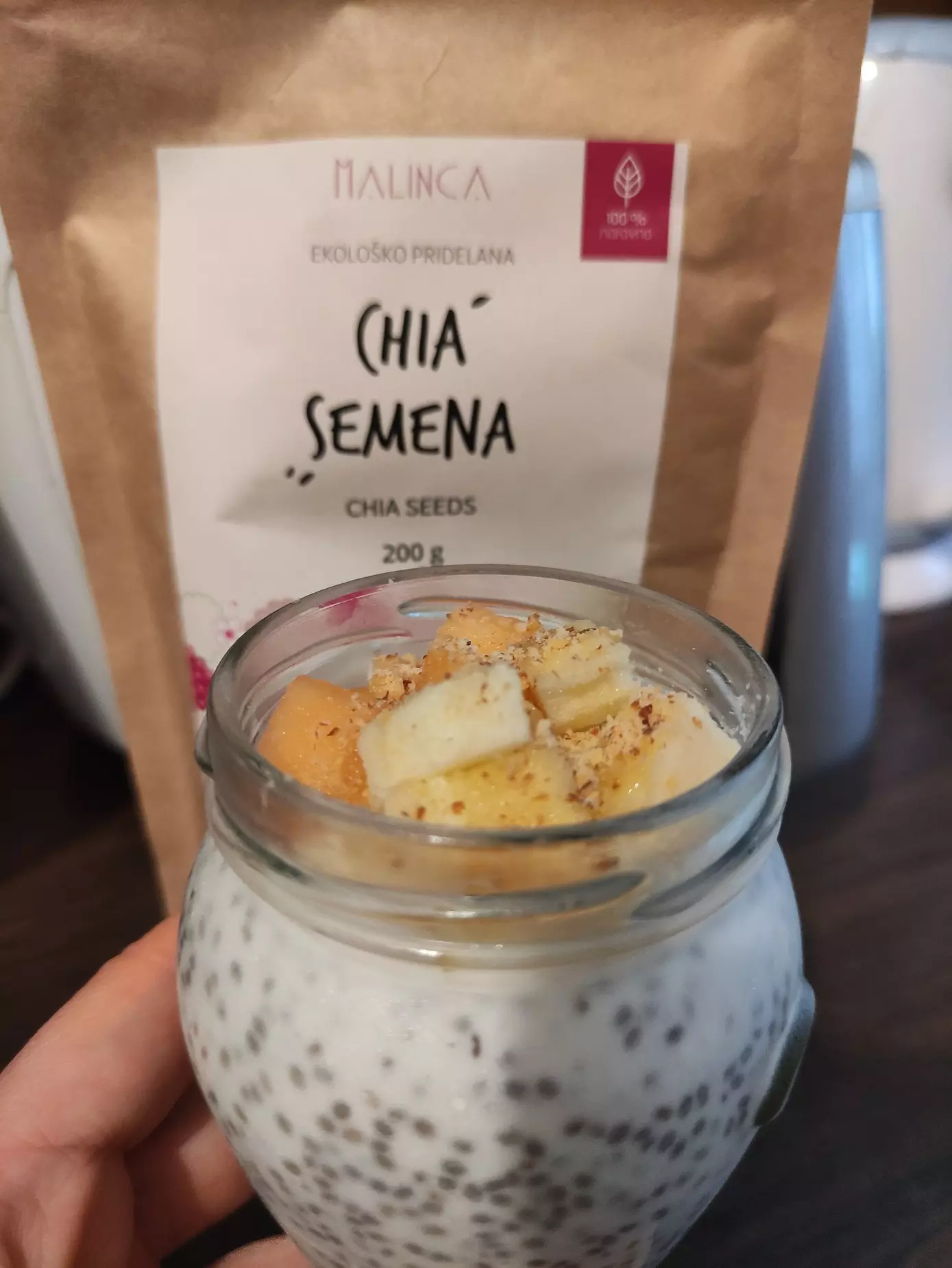 Jogurt s chia sjemenkama i voćem