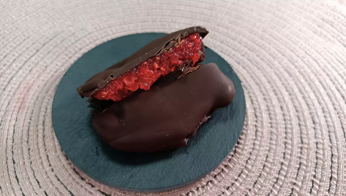 VIDEO: Maline u čokoladi