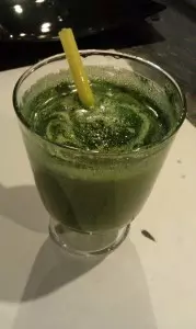 Prirodni sok sa zelenim algama i brokulom
