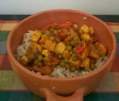 Indijska curry riža s povrćem i tofujem