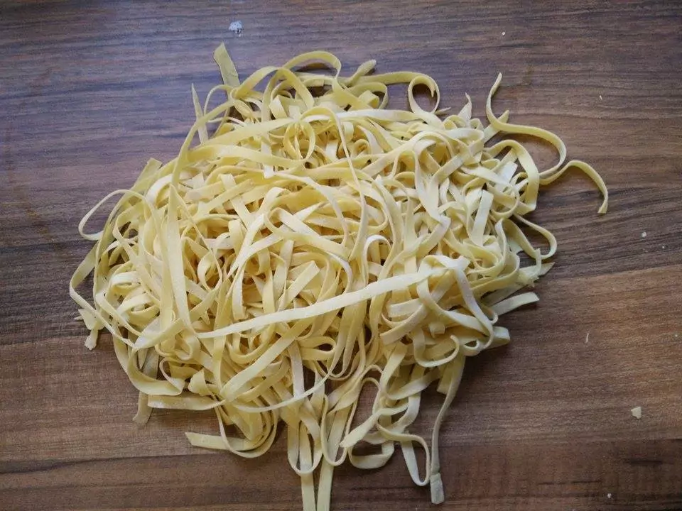 Domaće pirove tjestenine (rezanci)