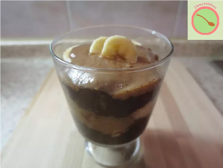 Chia puding s maslacem od kikirikija i bananom