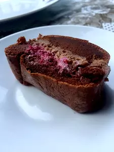 Čokoladna torta s malinama