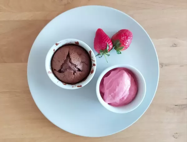 Čokoladni souffle i frozen yogurt od malina