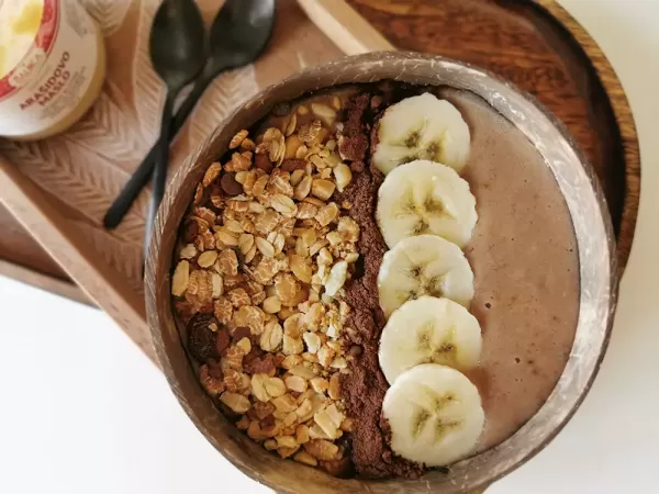 Proteinski smoothie bowl s bananom i kikirikijem