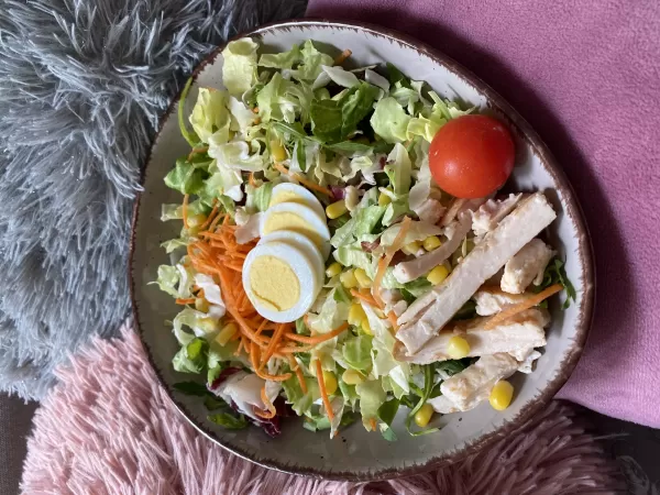Osvježavajuća salata s piletinom