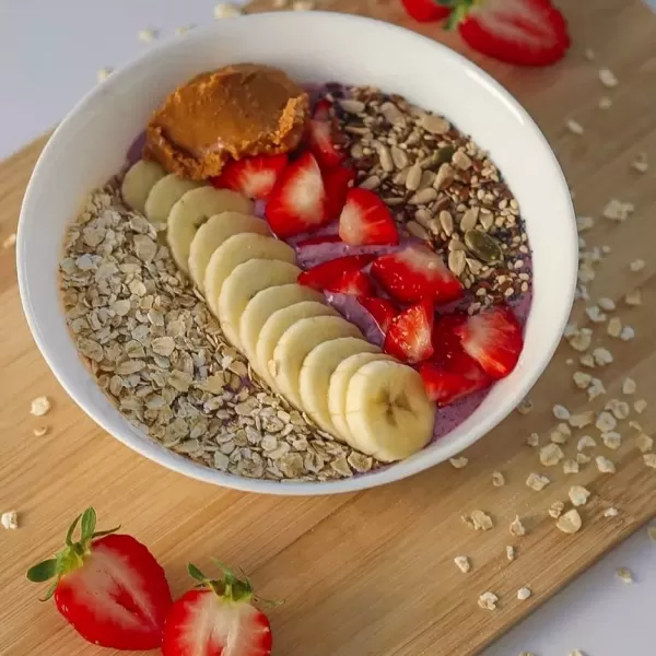 Smoothie bowl s borovnicama