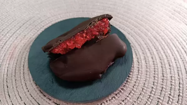 VIDEO: Maline u čokoladi