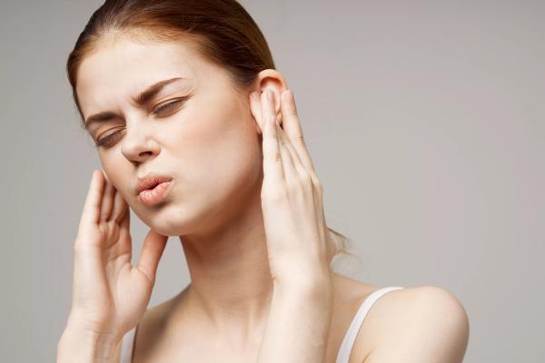 10 prijedloga protiv upale uha