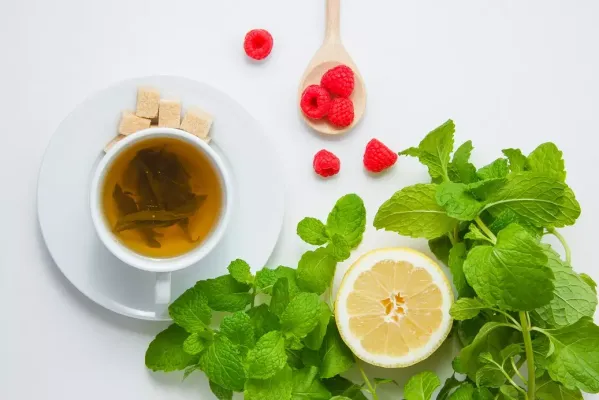 Čaj listova maline – saveznik svih žena, posebno trudnica