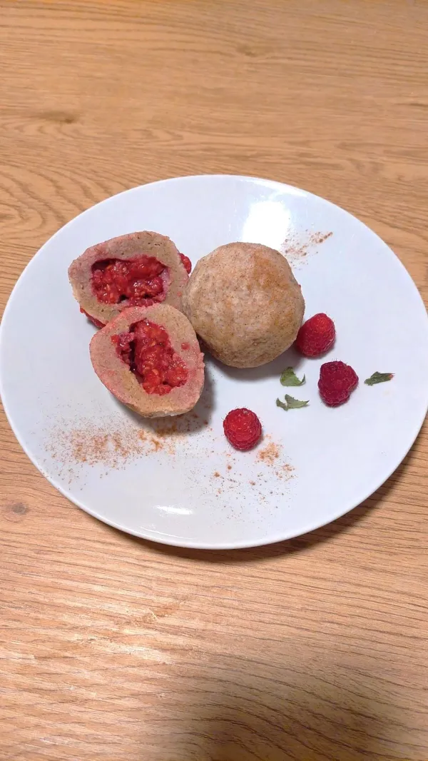 Integralne knedle s marmeladom od malina