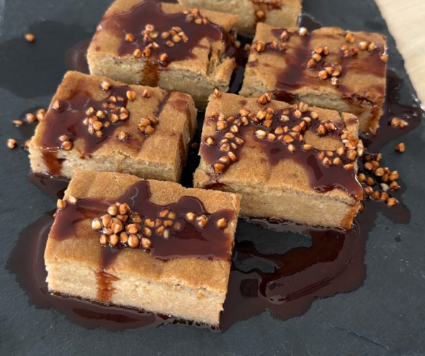 VIDEO: Zobeni kolač od banana i jabuke