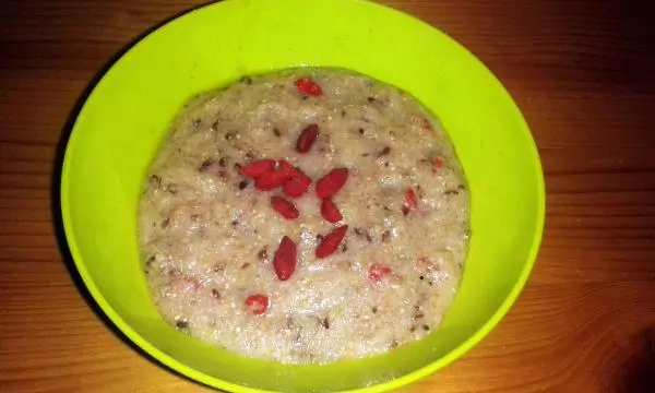 Pirov gris s goji bobicama